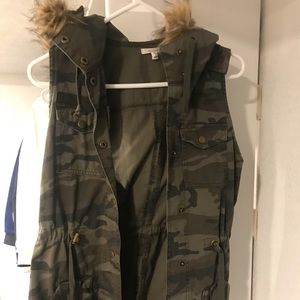 Maurices camo fur hooded vest!